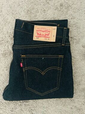 Levi’s 501 Original Fit jeans
Size: 34x30
